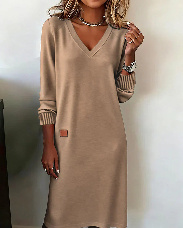 Leonora – Relaxed V-Neck Midi Dress