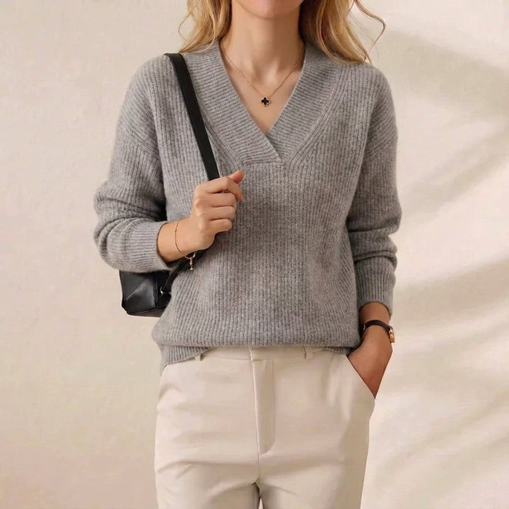 Carys – V-Neck Ribbed Knit Jumper