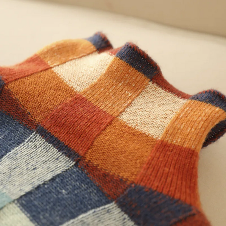 Jill – Retro Checkered Turtleneck Jumper