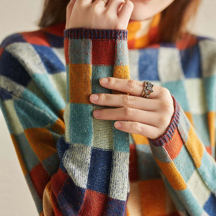 Jill – Retro Checkered Turtleneck Jumper