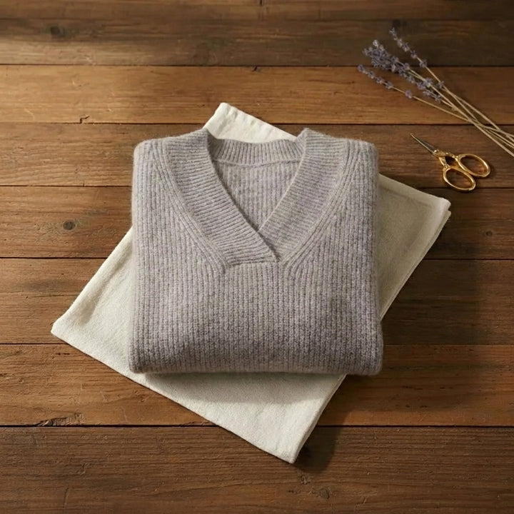 Carys – V-Neck Ribbed Knit Jumper